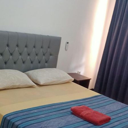 Dewi Garden Guesthouse Kuta  Экстерьер фото