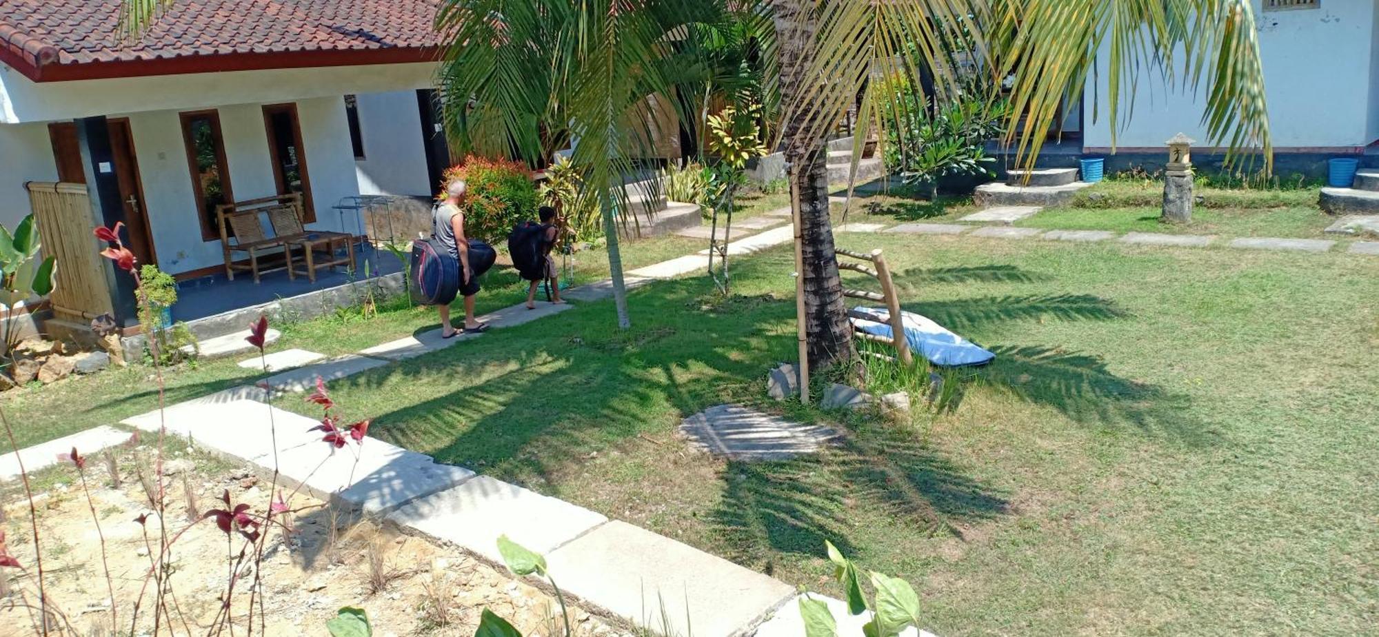 Dewi Garden Guesthouse Kuta  Экстерьер фото