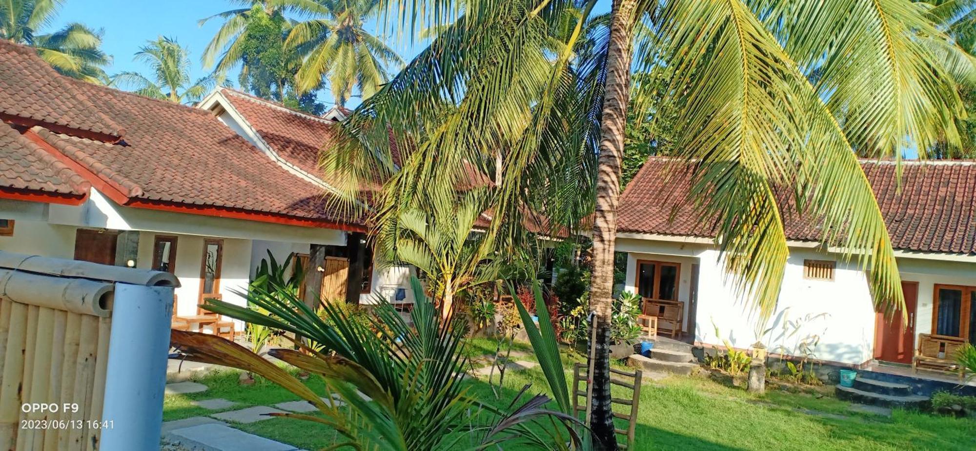 Dewi Garden Guesthouse Kuta  Экстерьер фото