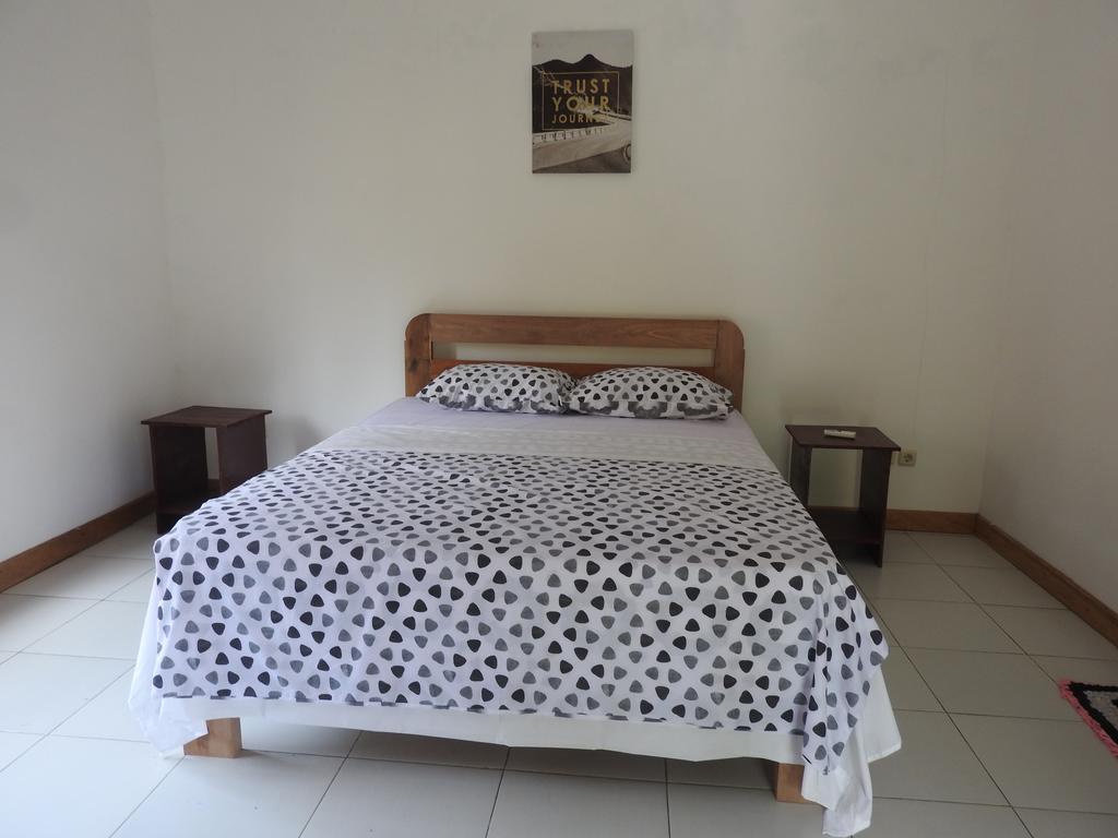 Dewi Garden Guesthouse Kuta  Экстерьер фото