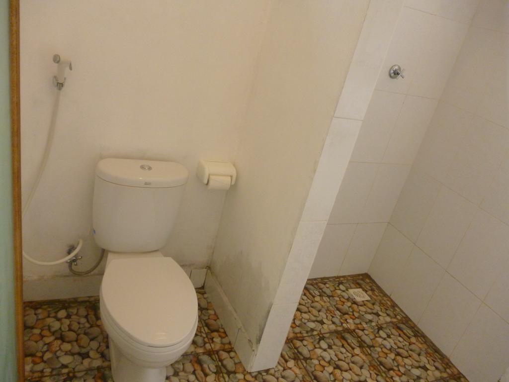 Dewi Garden Guesthouse Kuta  Экстерьер фото