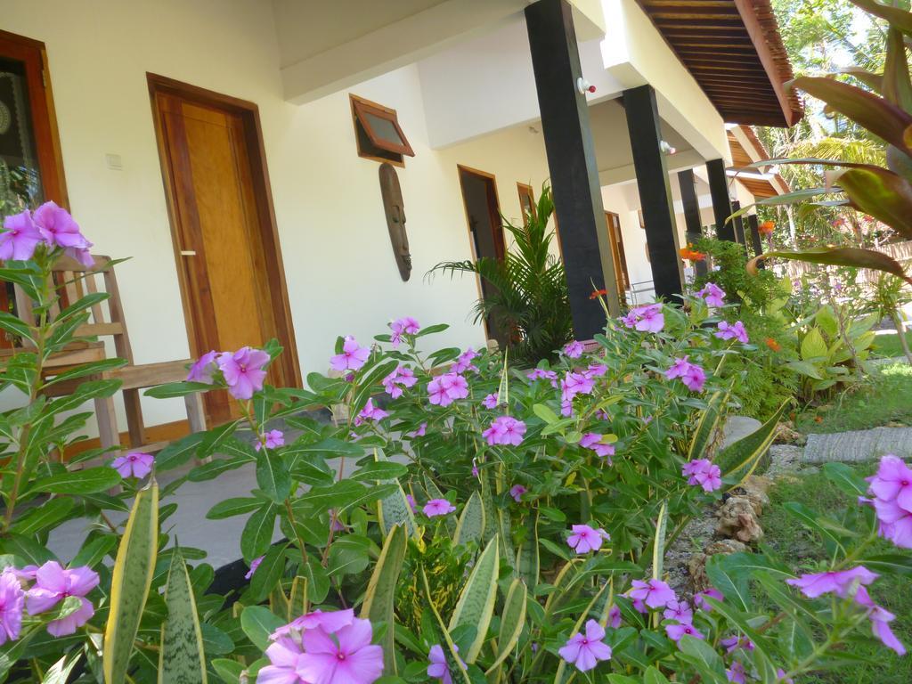 Dewi Garden Guesthouse Kuta  Экстерьер фото