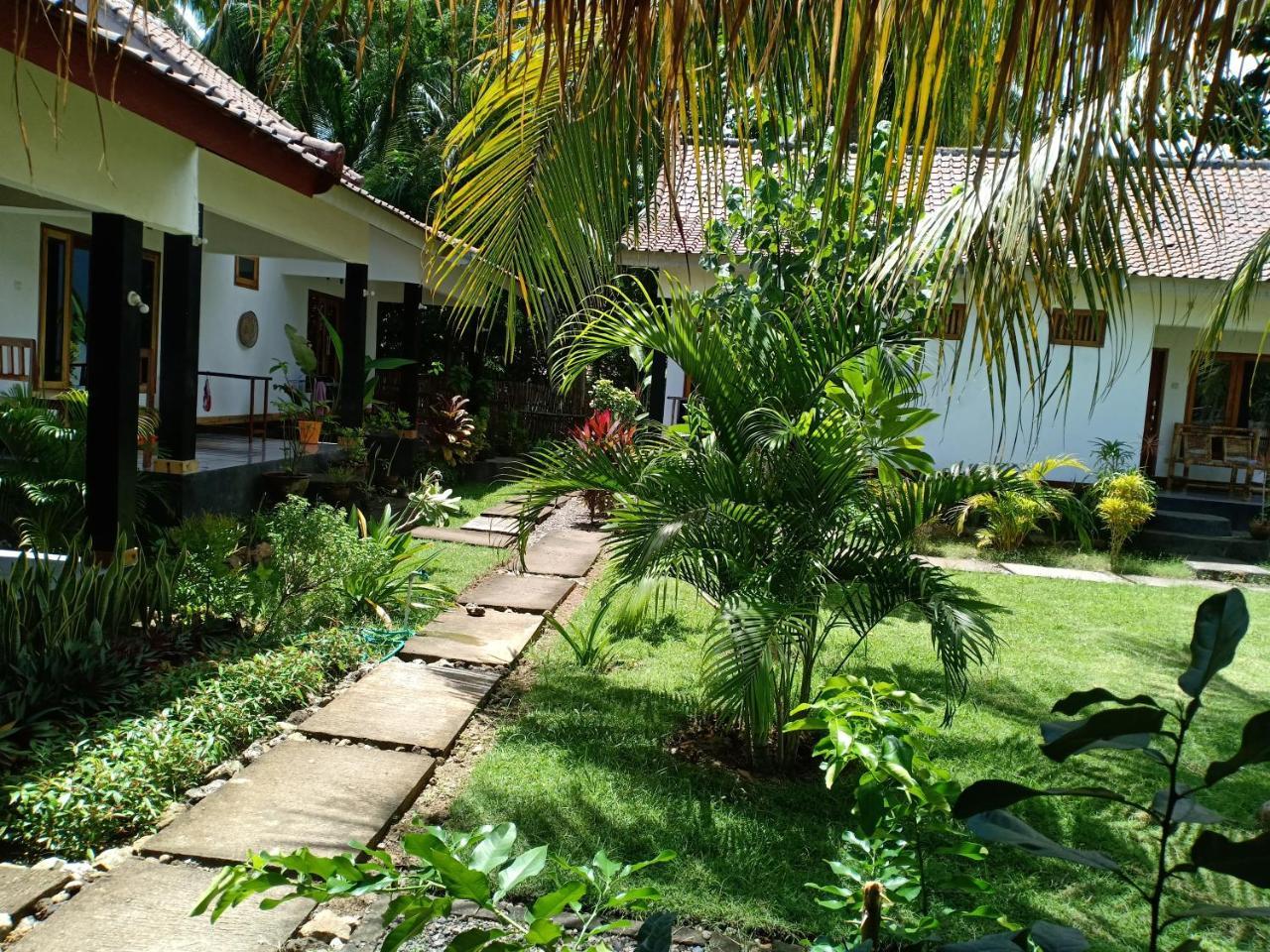 Dewi Garden Guesthouse Kuta  Экстерьер фото