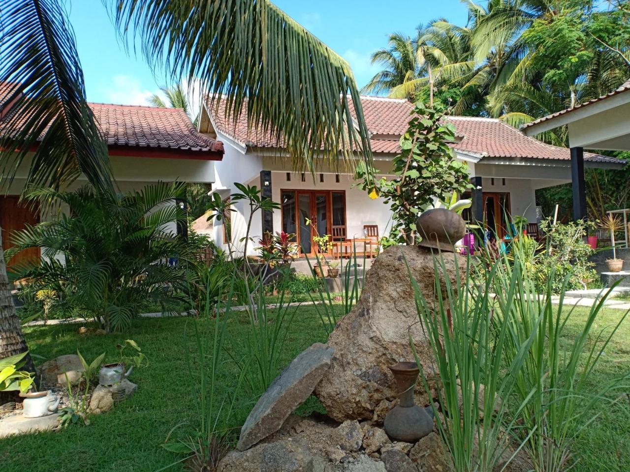 Dewi Garden Guesthouse Kuta  Экстерьер фото